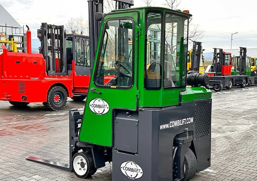 Combilift Combilift C3000CB - DUPLEX 4000mm - Year 2015 - / CABIN - HEATING / ONLY 6546 MTH / EXCELLENT CONDITION / LIKE NEW! - Čtyřcestný vozík: obrázek 4 Combilift Combilift C3000CB - DUPLEX 4000mm - Year 2015 - / CABIN - HEATING / ONLY 6546 MTH / EXCELLENT CONDITION / LIKE NEW! - Čtyřcestný vozík: obrázek 4