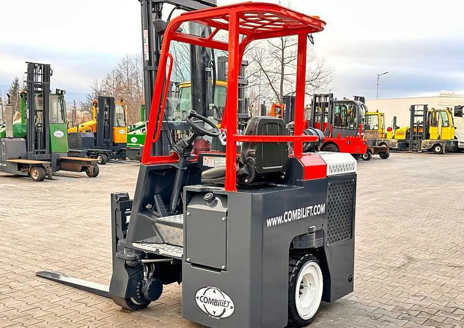 Combilift Combilift C3000CB - Duplex 4000mm - Year 2016 / ONLY 2,161 MTH / PERFECT CONDITION / LIKE NEW! - Čtyřcestný vozík: obrázek 3 Combilift Combilift C3000CB - Duplex 4000mm - Year 2016 / ONLY 2,161 MTH / PERFECT CONDITION / LIKE NEW! - Čtyřcestný vozík: obrázek 3