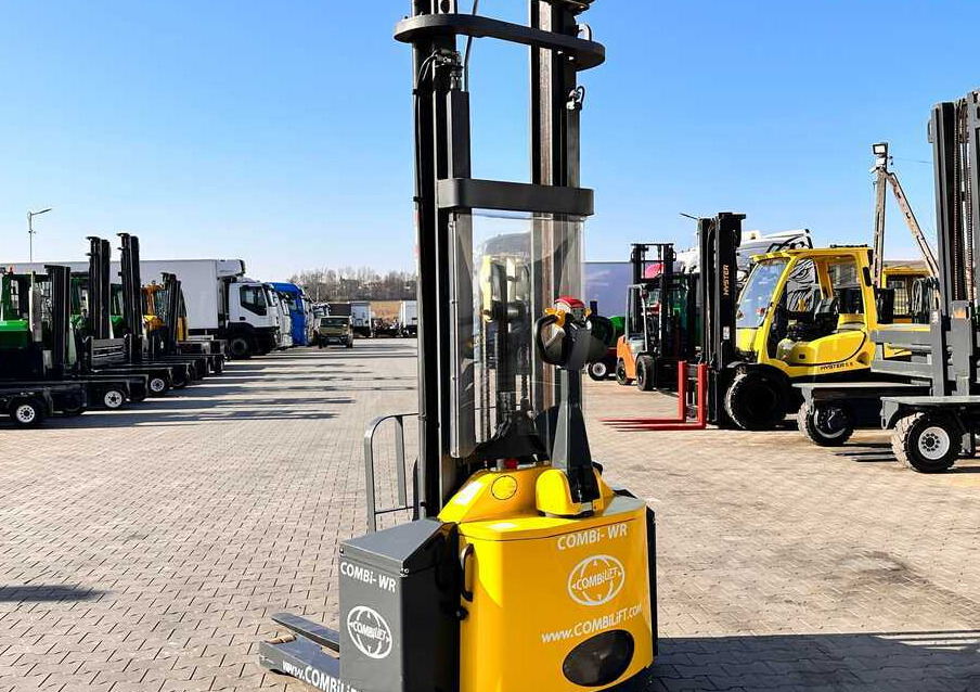 Combilift WR-4 / DUPLEX / 4.5M / 2017 / ONLY 30 HOURS / LIKE NEW / 1500KG - Čtyřcestný vozík: obrázek 1 Combilift WR-4 / DUPLEX / 4.5M / 2017 / ONLY 30 HOURS / LIKE NEW / 1500KG - Čtyřcestný vozík: obrázek 1