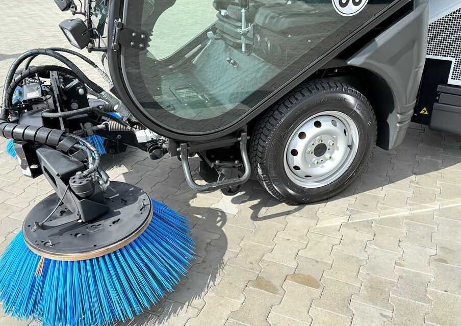 Nilfisk Nilfisk City Ranger 3500 – Articulated Municipal Sweeper | Year 2017 | On - Zametací vůz: obrázek 3 Nilfisk Nilfisk City Ranger 3500 – Articulated Municipal Sweeper | Year 2017 | On - Zametací vůz: obrázek 3