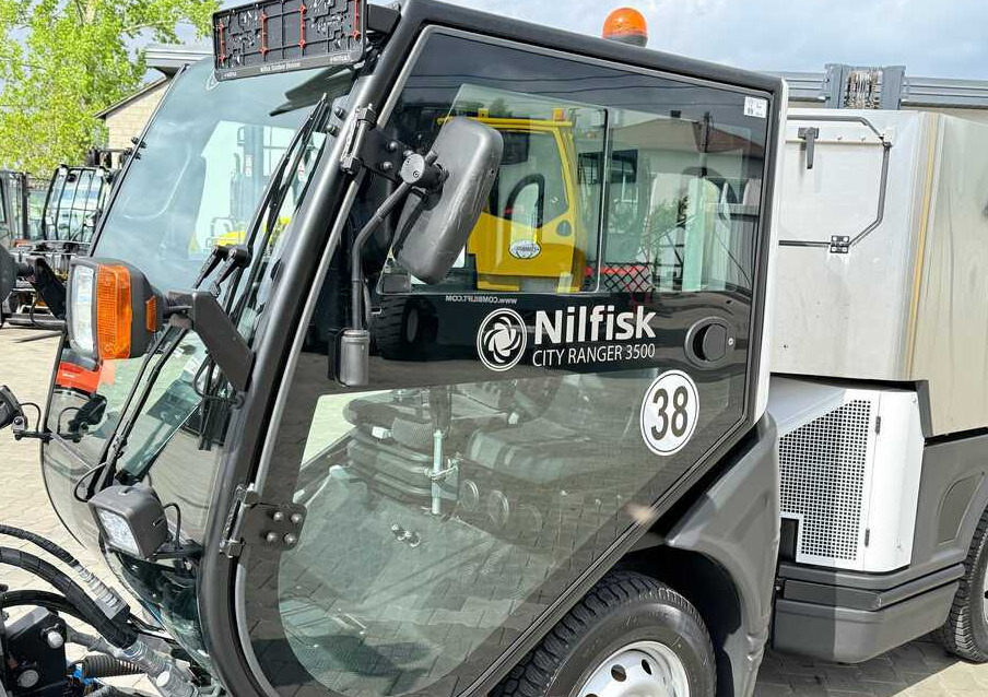 Nilfisk Nilfisk City Ranger 3500 – Articulated Municipal Sweeper | Year 2017 | On - Zametací vůz: obrázek 4 Nilfisk Nilfisk City Ranger 3500 – Articulated Municipal Sweeper | Year 2017 | On - Zametací vůz: obrázek 4