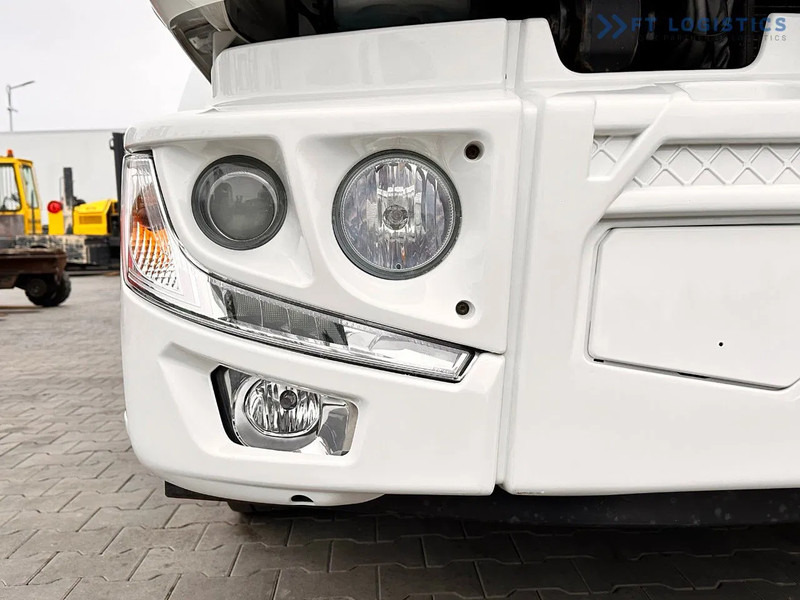 Renault Midlum 250 Renault D 250 / AUTOMATIC / 4X2 / 18 PALLETS / TAIL LIFT / SIDE BOARDS / curtainsider truck - Plachtový nákladní auto: obrázek 4 Renault Midlum 250 Renault D 250 / AUTOMATIC / 4X2 / 18 PALLETS / TAIL LIFT / SIDE BOARDS / curtainsider truck - Plachtový nákladní auto: obrázek 4