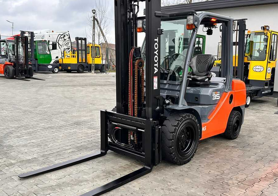 Toyota 52-8FDJF35 / DIESEL / 2016 / ONLY 2,096 HOURS / DUPLEX MAST / LIKE NEW - Dieselový vysokozdvižný vozík: obrázek 1 Toyota 52-8FDJF35 / DIESEL / 2016 / ONLY 2,096 HOURS / DUPLEX MAST / LIKE NEW - Dieselový vysokozdvižný vozík: obrázek 1