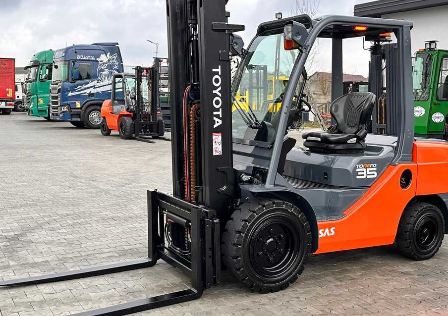 Toyota 52-8FDJF35 / DIESEL / 2016 / ONLY 2,096 HOURS / DUPLEX MAST / LIKE NEW - Dieselový vysokozdvižný vozík: obrázek 2 Toyota 52-8FDJF35 / DIESEL / 2016 / ONLY 2,096 HOURS / DUPLEX MAST / LIKE NEW - Dieselový vysokozdvižný vozík: obrázek 2