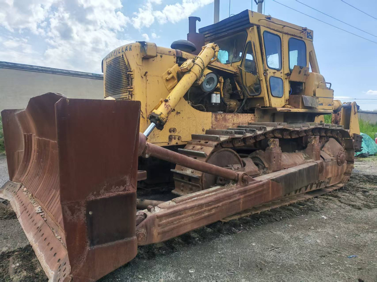 CATERPILLAR D9H - Buldozer: obrázek 1 CATERPILLAR D9H - Buldozer: obrázek 1