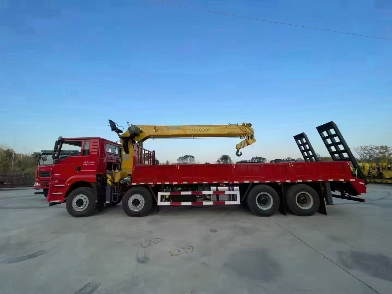 Delong Delong M3000,XCMG DFSQ 300 - Auto s hydraulickou rukou: obrázek 4 Delong Delong M3000,XCMG DFSQ 300 - Auto s hydraulickou rukou: obrázek 4