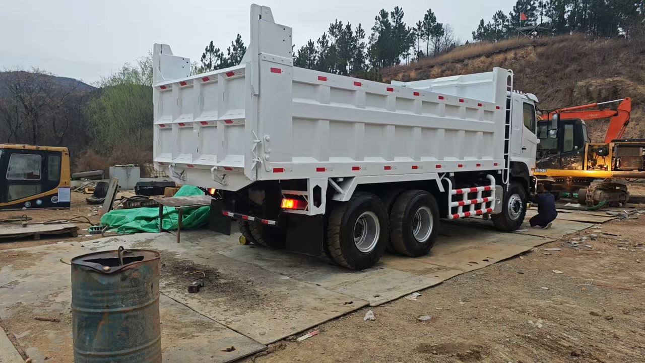 HINO HINO 700 - Sklápěč: obrázek 2 HINO HINO 700 - Sklápěč: obrázek 2