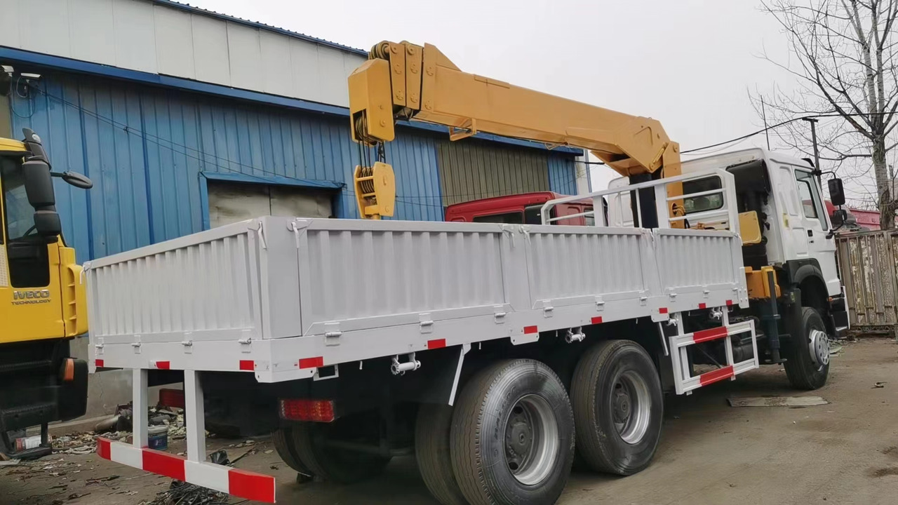 HOWO 371 - Auto s hydraulickou rukou: obrázek 3 HOWO 371 - Auto s hydraulickou rukou: obrázek 3