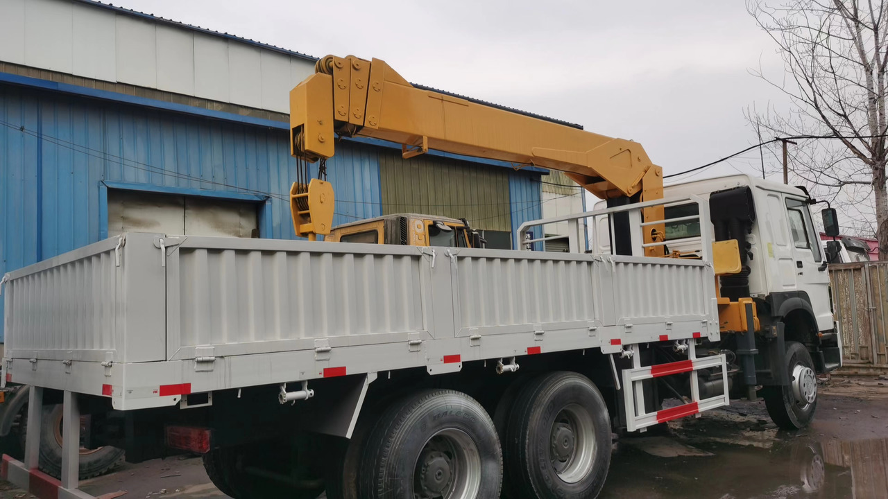 HOWO 371 - Auto s hydraulickou rukou: obrázek 2 HOWO 371 - Auto s hydraulickou rukou: obrázek 2