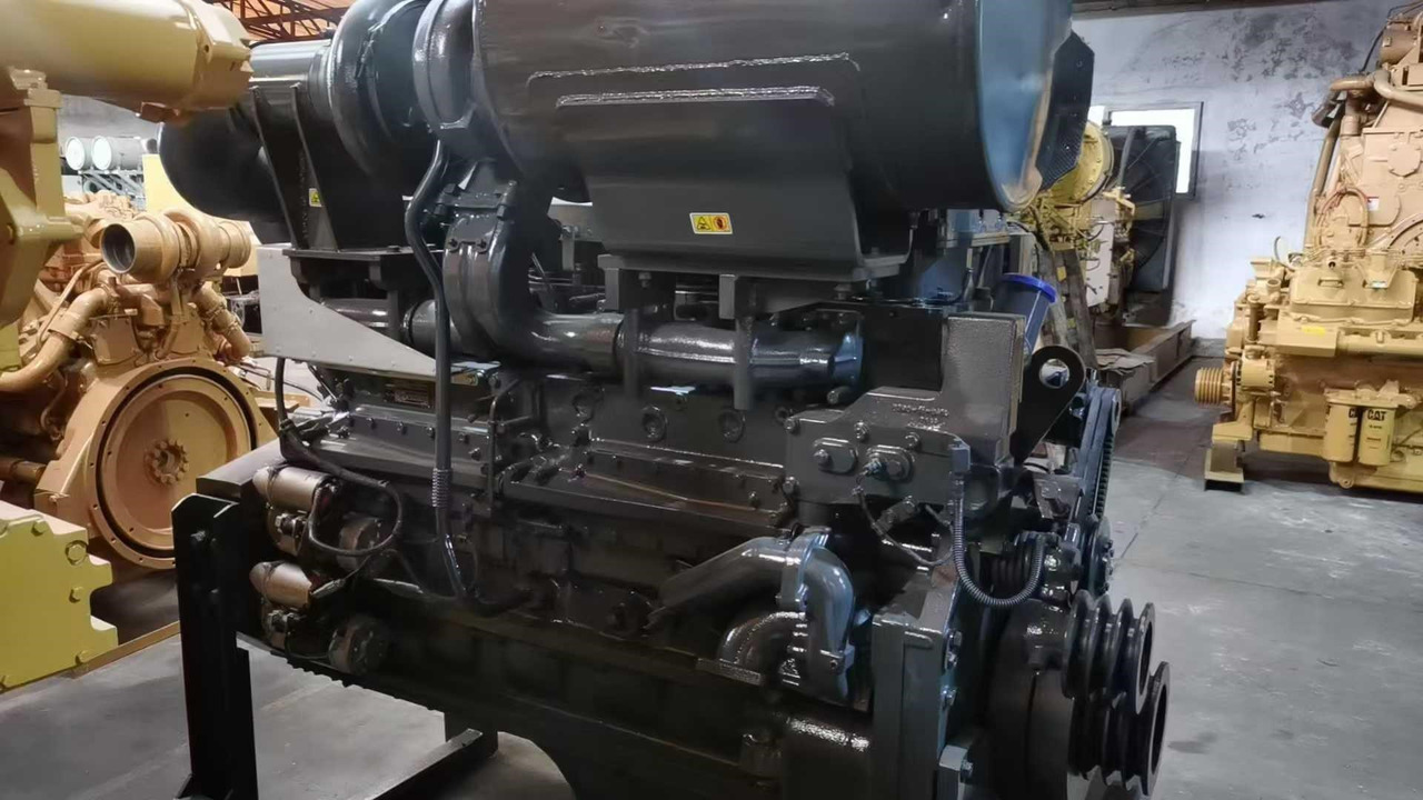 KOMATSU 6D170E - Motor pro Rýpadlo: obrázek 2 KOMATSU 6D170E - Motor pro Rýpadlo: obrázek 2