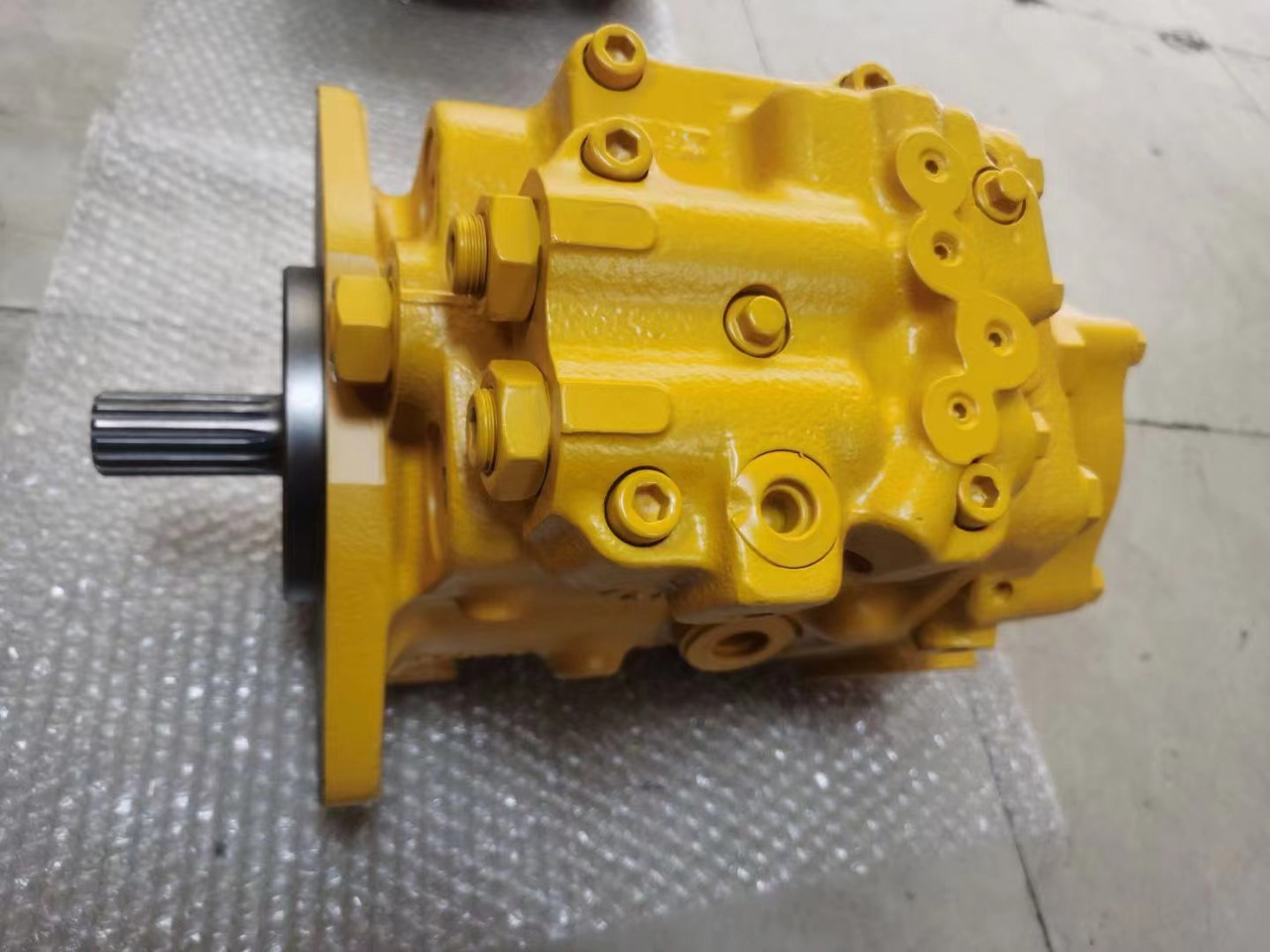 KOMATSU 708-1L-00012 - Hydraulické čerpadlo pro Rýpadlo: obrázek 1 KOMATSU 708-1L-00012 - Hydraulické čerpadlo pro Rýpadlo: obrázek 1