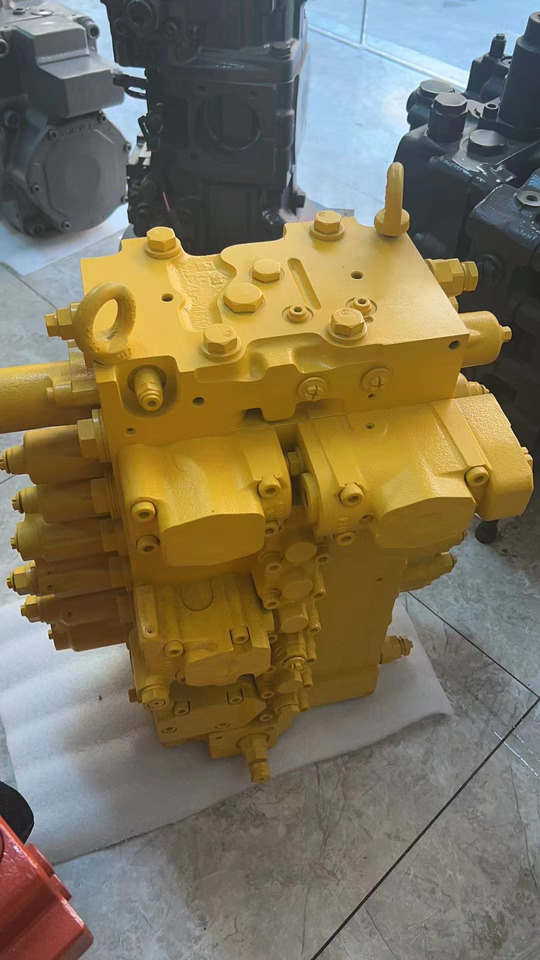 KOMATSU 723-48-26701 - Hydraulický ventil pro Rýpadlo: obrázek 4 KOMATSU 723-48-26701 - Hydraulický ventil pro Rýpadlo: obrázek 4