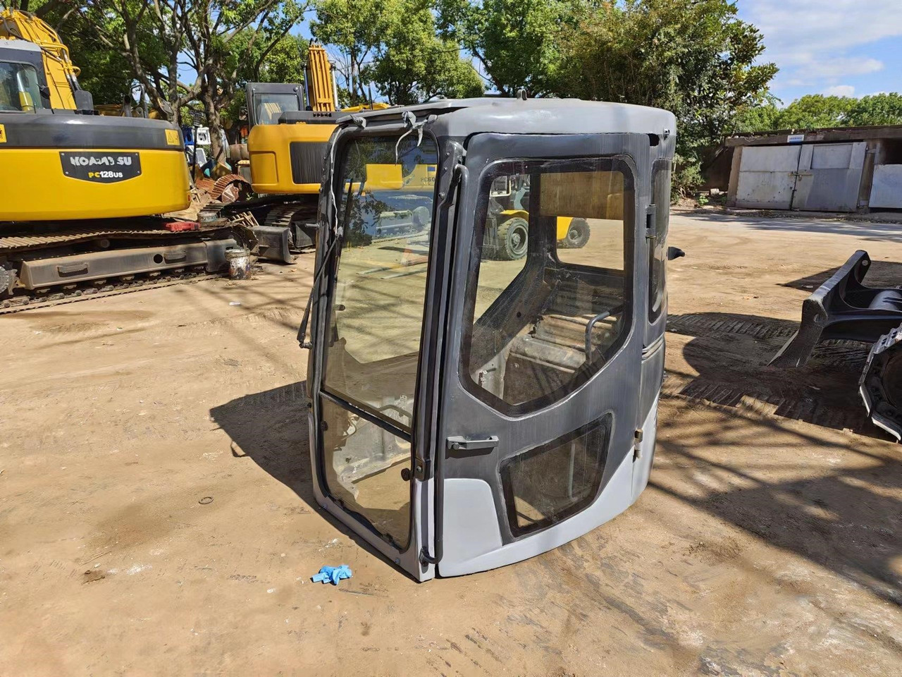 KOMATSU PC78US-6 - Kabina pro Rýpadlo: obrázek 1 KOMATSU PC78US-6 - Kabina pro Rýpadlo: obrázek 1