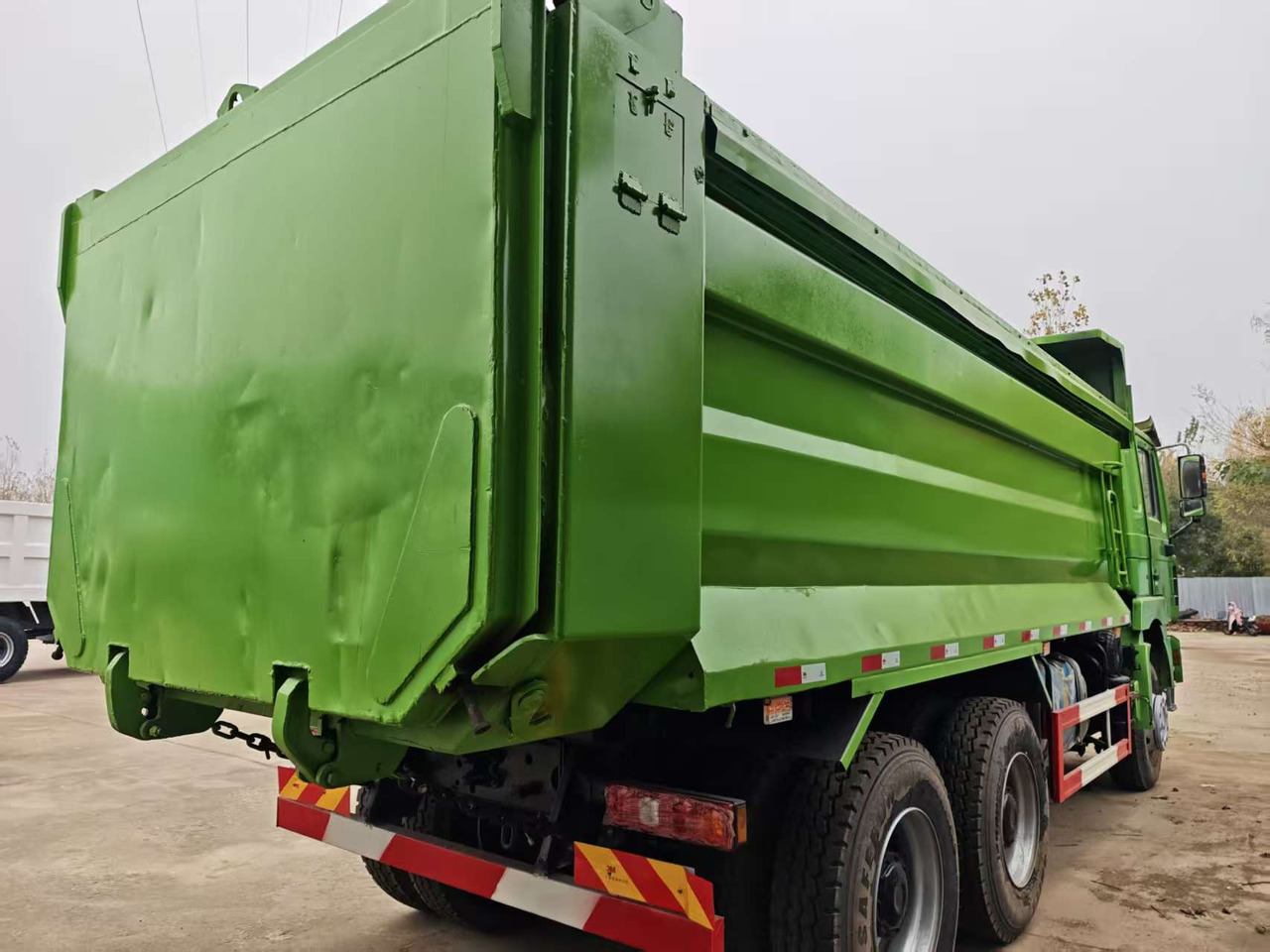 SHACMAN F3000 - Cisternové vozidlo: obrázek 5 SHACMAN F3000 - Cisternové vozidlo: obrázek 5