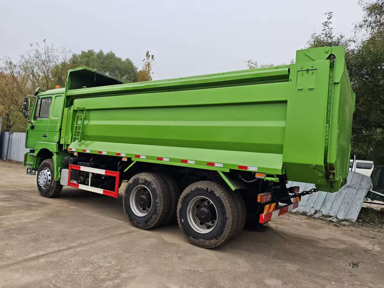 SHACMAN F3000 - Cisternové vozidlo: obrázek 4 SHACMAN F3000 - Cisternové vozidlo: obrázek 4