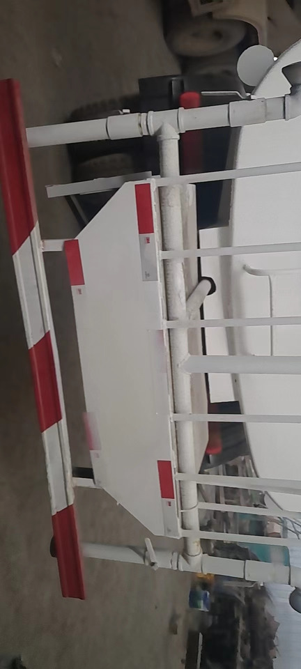 SINOTRUK 20 cubic meters tank - Cisternové vozidlo: obrázek 4 SINOTRUK 20 cubic meters tank - Cisternové vozidlo: obrázek 4