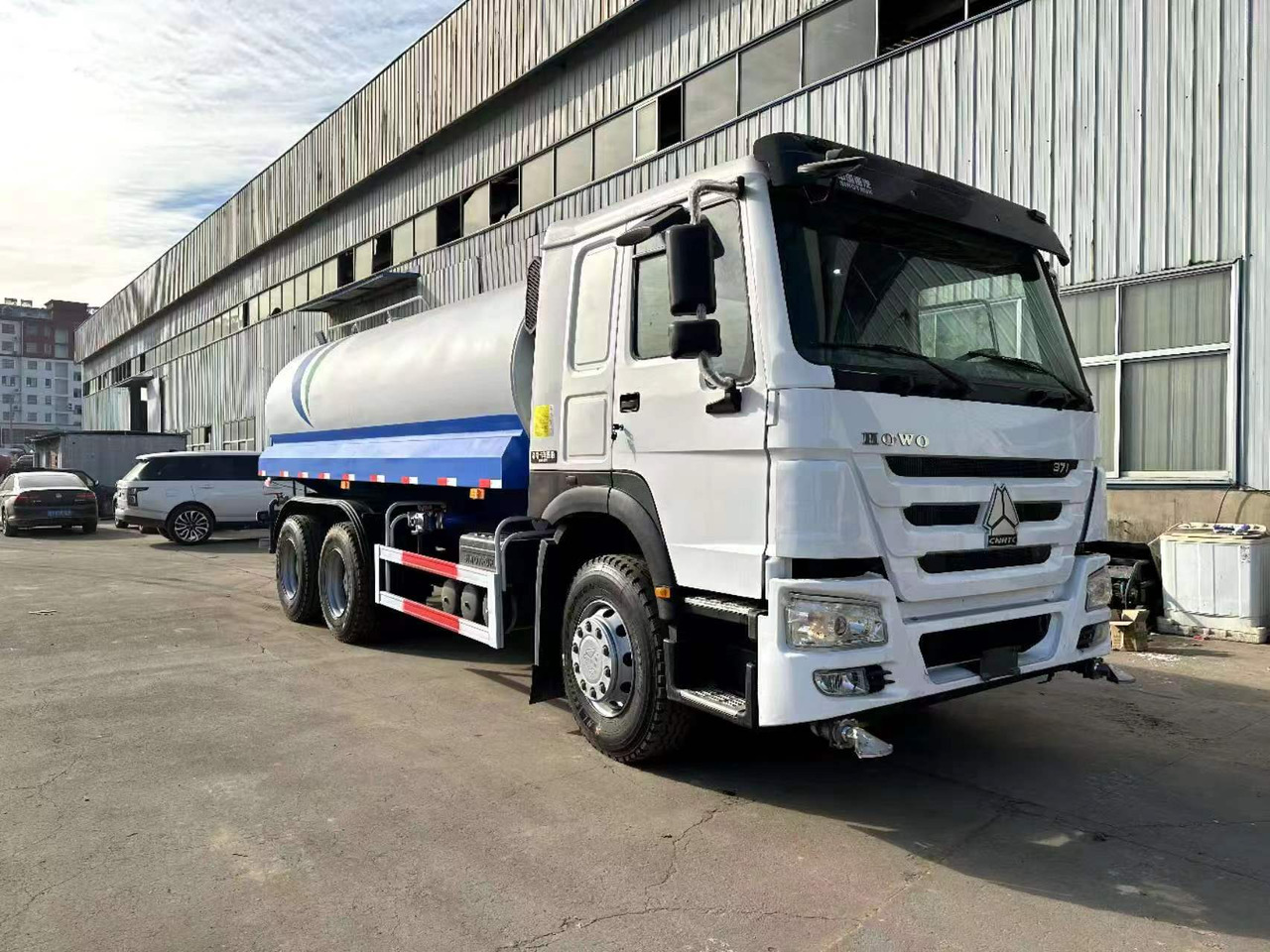 SINOTRUK 20  cubic  meters  tanker - Cisternové vozidlo: obrázek 1 SINOTRUK 20  cubic  meters  tanker - Cisternové vozidlo: obrázek 1