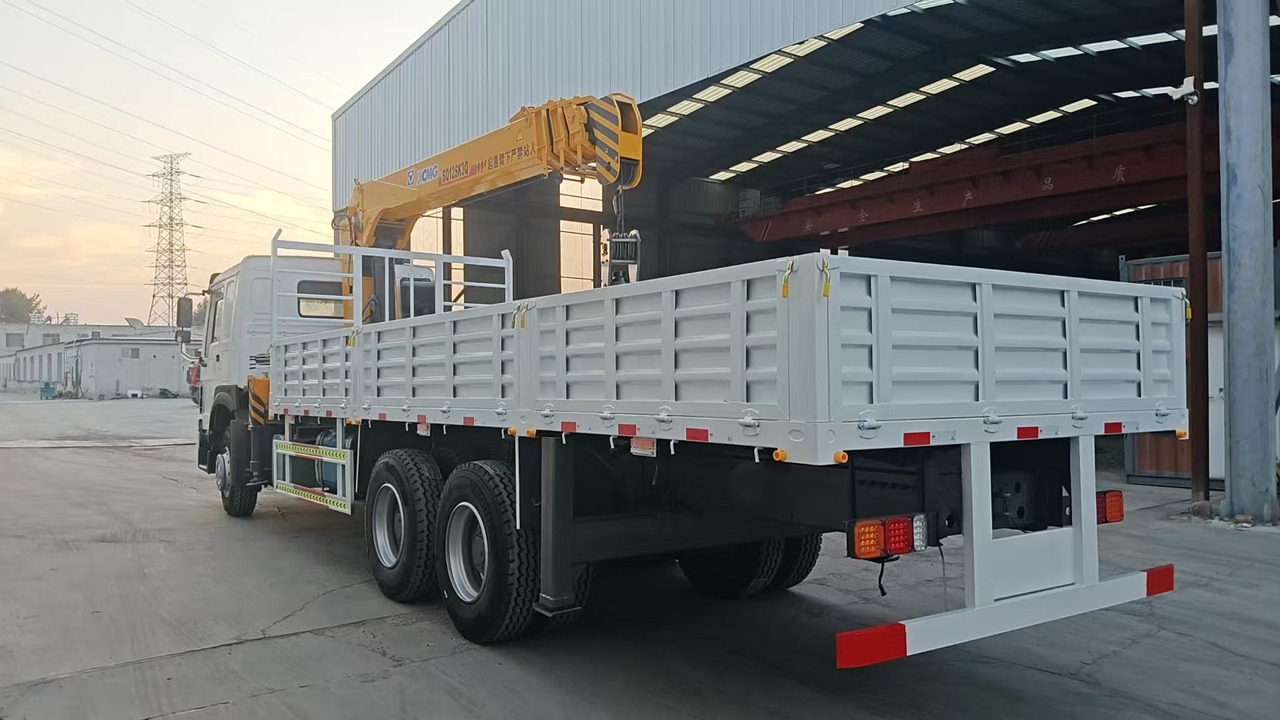 XCMG SQ12SK3Q - Auto s hydraulickou rukou: obrázek 2 XCMG SQ12SK3Q - Auto s hydraulickou rukou: obrázek 2