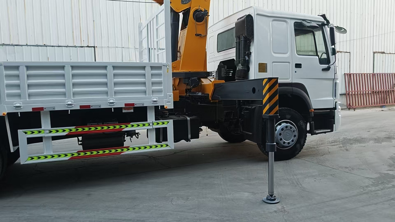 XCMG SQ12SK3Q - Auto s hydraulickou rukou: obrázek 1 XCMG SQ12SK3Q - Auto s hydraulickou rukou: obrázek 1