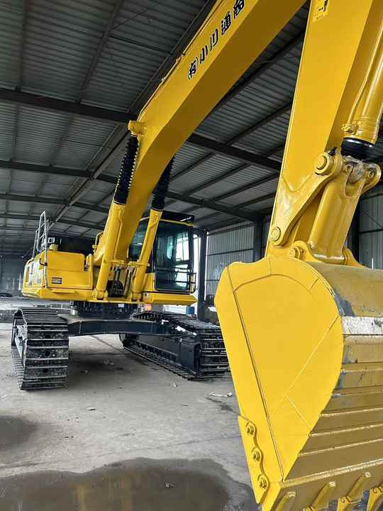 90% New KOMATSU PC450-8 Used Excavator Construction Excavators, Strong Power, Low Price, and Very Good Quality - Pásové rýpadlo: obrázek 4 90% New KOMATSU PC450-8 Used Excavator Construction Excavators, Strong Power, Low Price, and Very Good Quality - Pásové rýpadlo: obrázek 4