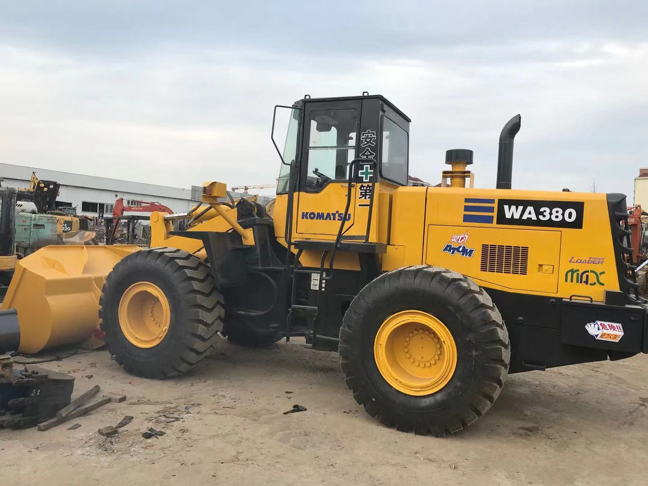 BACKHOE LOADER Certified Pre-Owned Komatsu WA380-3 | Heavy-Duty Loader for Mining/ Construction - Price Negotiable! - Kolový nakladač: obrázek 4 BACKHOE LOADER Certified Pre-Owned Komatsu WA380-3 | Heavy-Duty Loader for Mining/ Construction - Price Negotiable! - Kolový nakladač: obrázek 4