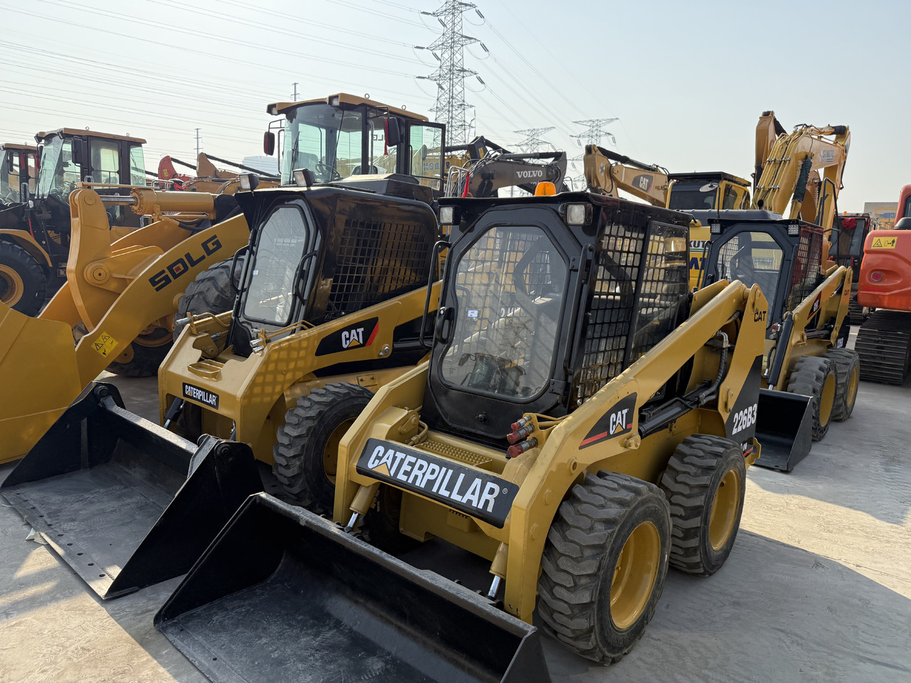 CATERPILLAR Used Mini Small CAT226B Skid Steer Loader in Stock with Best Review for Sale - Smykový nakladač: obrázek 2 CATERPILLAR Used Mini Small CAT226B Skid Steer Loader in Stock with Best Review for Sale - Smykový nakladač: obrázek 2