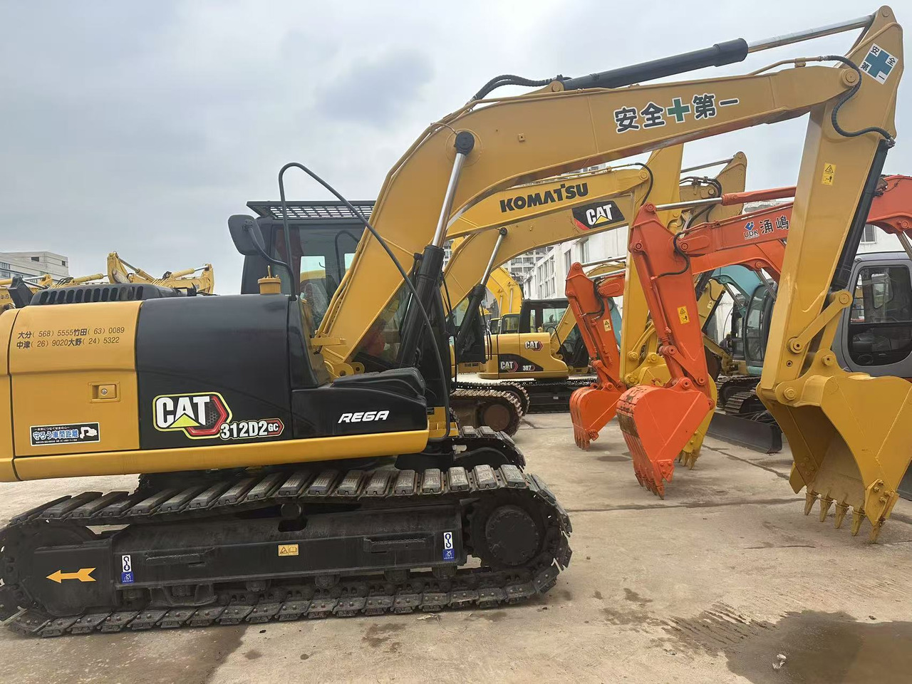CRAWLER EXCAVATOR Used Caterpillar Cat312D2 Excavator Original Japan Heavy Machinery Caterpillar 312D2 Excavator for Sale - Pásové rýpadlo: obrázek 1 CRAWLER EXCAVATOR Used Caterpillar Cat312D2 Excavator Original Japan Heavy Machinery Caterpillar 312D2 Excavator for Sale - Pásové rýpadlo: obrázek 1