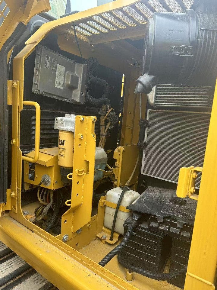 CRAWLER EXCAVATOR Used Caterpillar Cat312D2 Excavator Original Japan Heavy Machinery Caterpillar 312D2 Excavator for Sale - Pásové rýpadlo: obrázek 2 CRAWLER EXCAVATOR Used Caterpillar Cat312D2 Excavator Original Japan Heavy Machinery Caterpillar 312D2 Excavator for Sale - Pásové rýpadlo: obrázek 2
