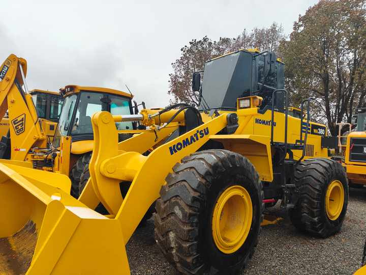Certified Pre-Owned Komatsu WA380-3 | Heavy-Duty Loader for Mining/ Construction - Price Negotiable! - Rýpadlo-nakladač: obrázek 3 Certified Pre-Owned Komatsu WA380-3 | Heavy-Duty Loader for Mining/ Construction - Price Negotiable! - Rýpadlo-nakladač: obrázek 3