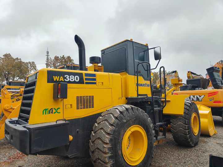 Certified Pre-Owned Komatsu WA380-3 | Heavy-Duty Loader for Mining/ Construction - Price Negotiable! - Rýpadlo-nakladač: obrázek 2 Certified Pre-Owned Komatsu WA380-3 | Heavy-Duty Loader for Mining/ Construction - Price Negotiable! - Rýpadlo-nakladač: obrázek 2
