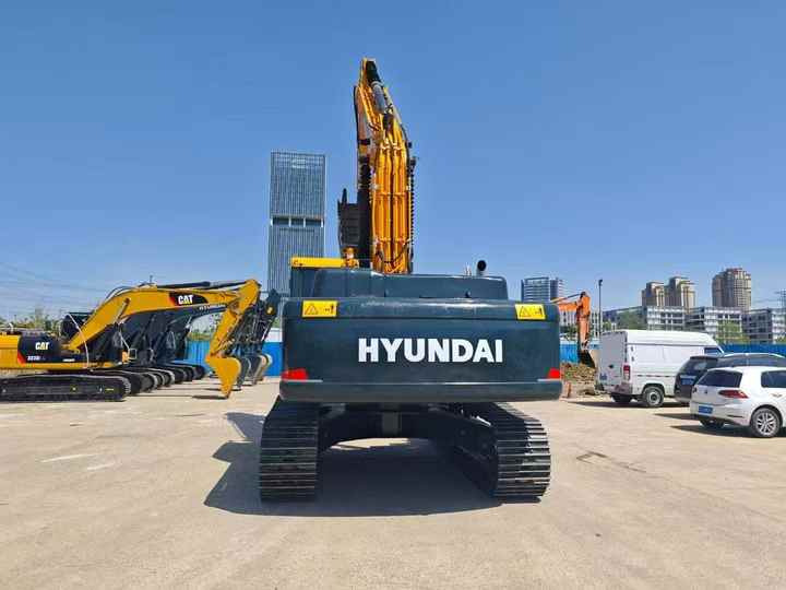 Heavy-Duty Hyundai 305 Excavator for Mining & Construction - Well-Maintained, Warranty Included - Pásové rýpadlo: obrázek 4 Heavy-Duty Hyundai 305 Excavator for Mining & Construction - Well-Maintained, Warranty Included - Pásové rýpadlo: obrázek 4