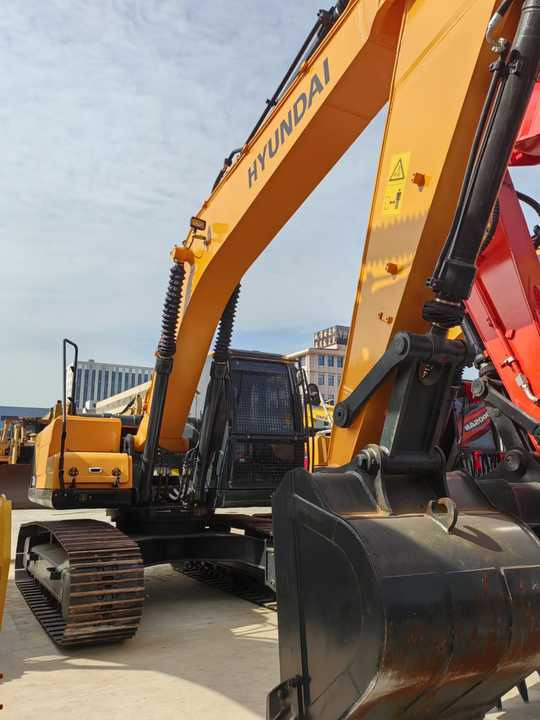 High Quality Used Hyundai 220lc-9s Excavators 22 Ton Hydraulic Crawler Used hyundai 210 220 215 305 Excavators for Sale - Rýpadlo: obrázek 2 High Quality Used Hyundai 220lc-9s Excavators 22 Ton Hydraulic Crawler Used hyundai 210 220 215 305 Excavators for Sale - Rýpadlo: obrázek 2