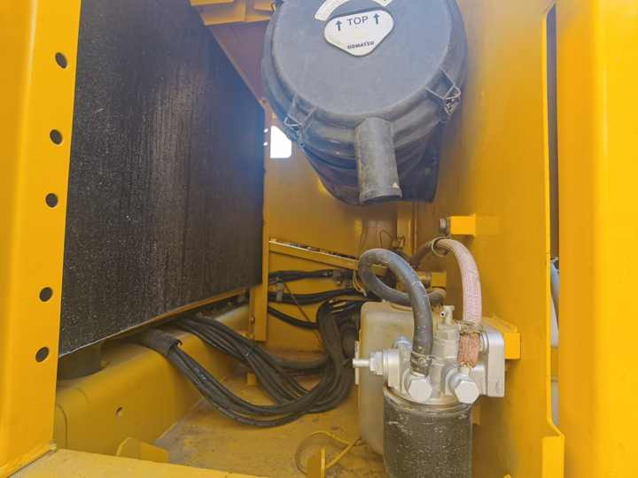 Komatsu PC 200 - Pásové rýpadlo: obrázek 5 Komatsu PC 200 - Pásové rýpadlo: obrázek 5