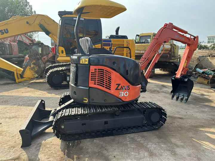 Mini 3-Ton Excavator used Hitachi ZX30 excavator with Excellent Performance and Low Price for sale! - Rýpadlo: obrázek 3 Mini 3-Ton Excavator used Hitachi ZX30 excavator with Excellent Performance and Low Price for sale! - Rýpadlo: obrázek 3