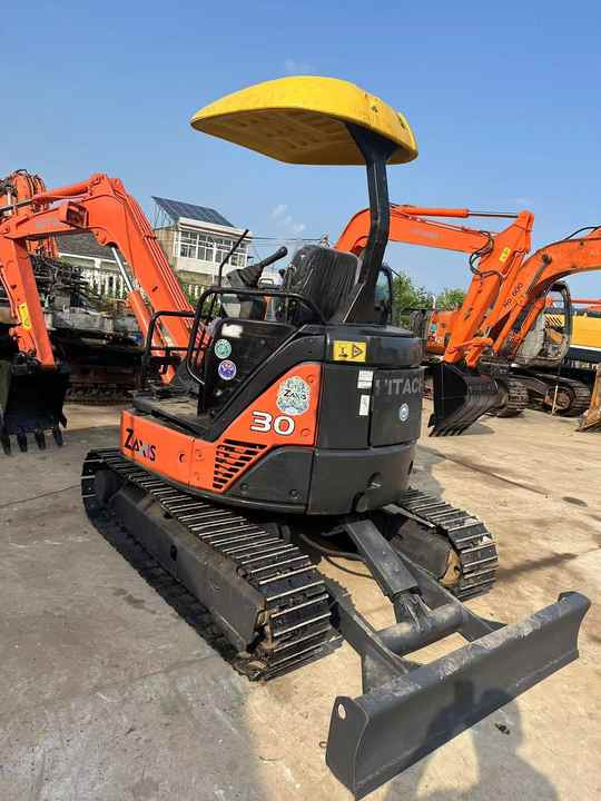 Mini 3-Ton Excavator used Hitachi ZX30 excavator with Excellent Performance and Low Price for sale! - Rýpadlo: obrázek 2 Mini 3-Ton Excavator used Hitachi ZX30 excavator with Excellent Performance and Low Price for sale! - Rýpadlo: obrázek 2