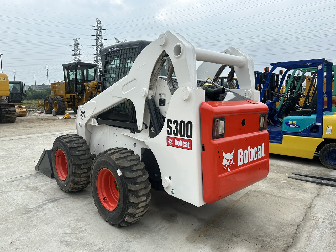 Second hand Hot sale skid-steers Bobcat S300 - Smykový nakladač: obrázek 2 Second hand Hot sale skid-steers Bobcat S300 - Smykový nakladač: obrázek 2