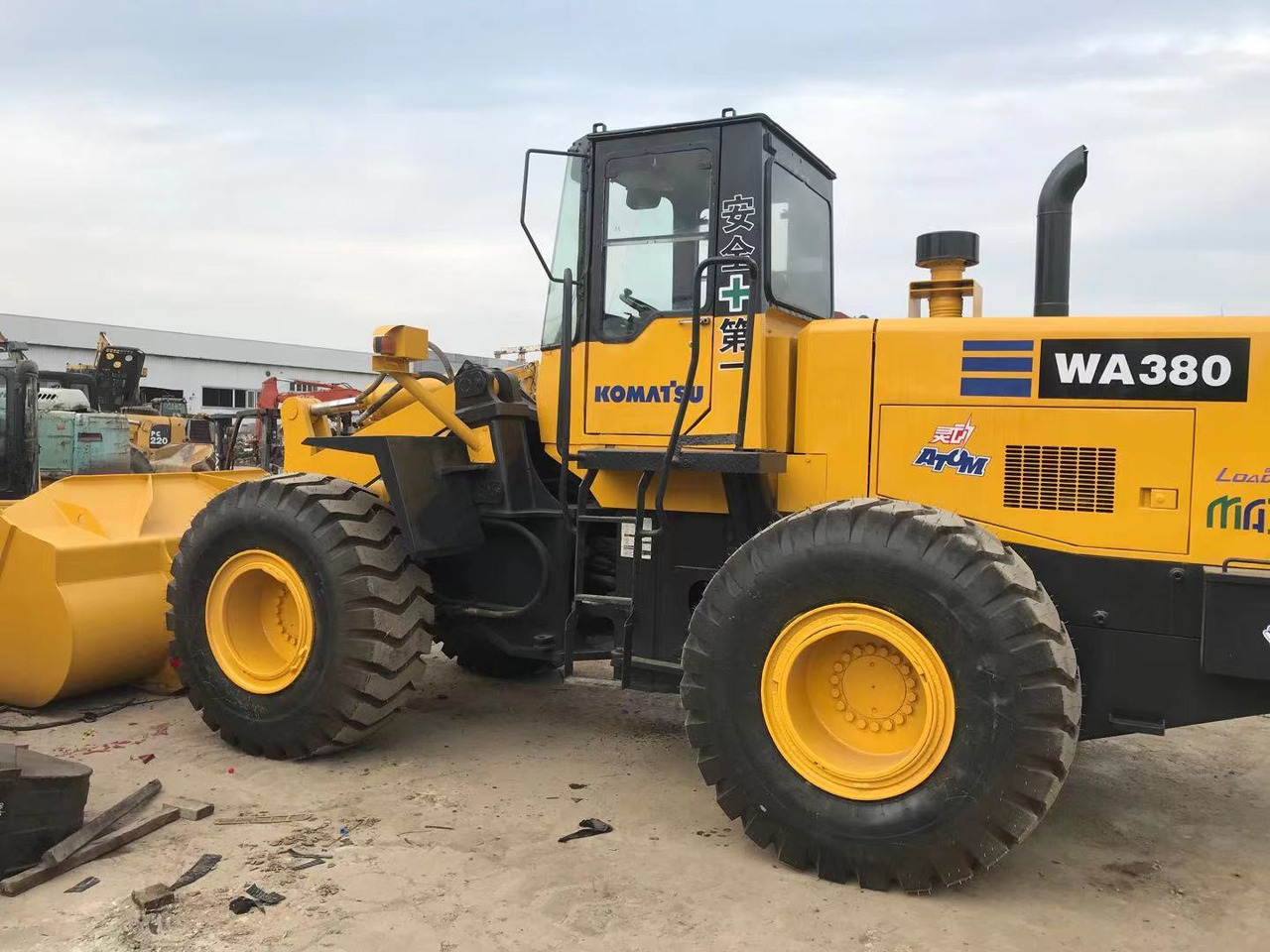 BACKHOE LOADER Certified Pre-Owned Komatsu WA380-3 | Heavy-Duty Loader for Mining/ Construction - Price Negotiable! - Stavební technika: obrázek 1 BACKHOE LOADER Certified Pre-Owned Komatsu WA380-3 | Heavy-Duty Loader for Mining/ Construction - Price Negotiable! - Stavební technika: obrázek 1