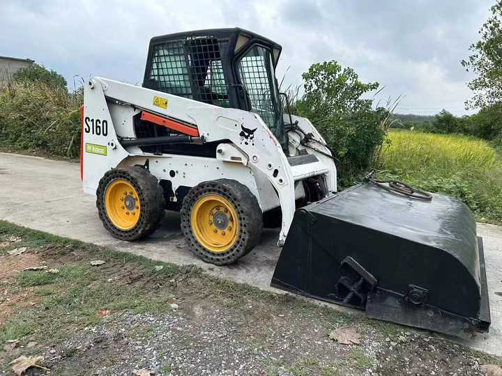 USED BOBCAT S160 Skid-steer Loader with Very Good Performance Is for Sale at a Low Price. - Smykový nakladač: obrázek 2 USED BOBCAT S160 Skid-steer Loader with Very Good Performance Is for Sale at a Low Price. - Smykový nakladač: obrázek 2