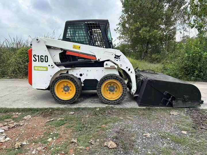 USED BOBCAT S160 Skid-steer Loader with Very Good Performance Is for Sale at a Low Price. - Smykový nakladač: obrázek 3 USED BOBCAT S160 Skid-steer Loader with Very Good Performance Is for Sale at a Low Price. - Smykový nakladač: obrázek 3