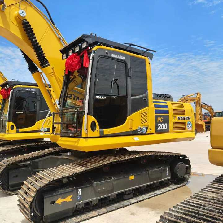 USED komatsu Pc200-8 Excavator with Good Condition for Sale - Rýpadlo: obrázek 1 USED komatsu Pc200-8 Excavator with Good Condition for Sale - Rýpadlo: obrázek 1