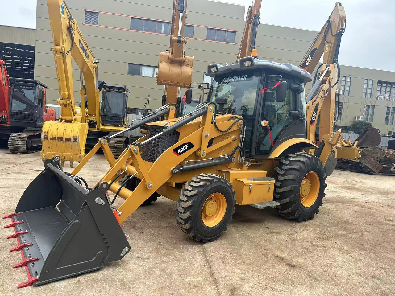 Used Backhoe High Quality CAT 420F - Rýpadlo-nakladač: obrázek 1 Used Backhoe High Quality CAT 420F - Rýpadlo-nakladač: obrázek 1