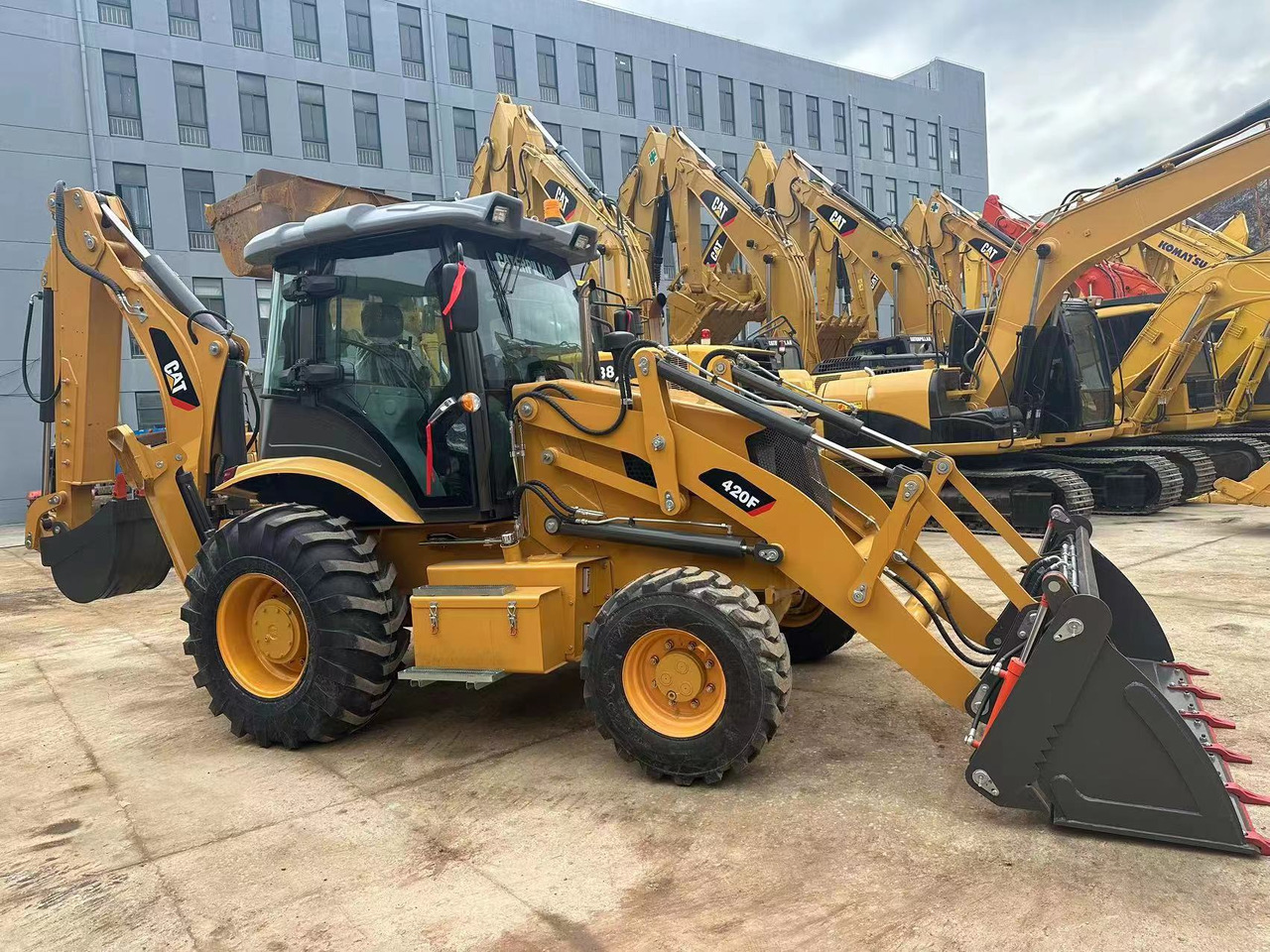 Used Backhoe High Quality CAT 420F - Rýpadlo-nakladač: obrázek 2 Used Backhoe High Quality CAT 420F - Rýpadlo-nakladač: obrázek 2