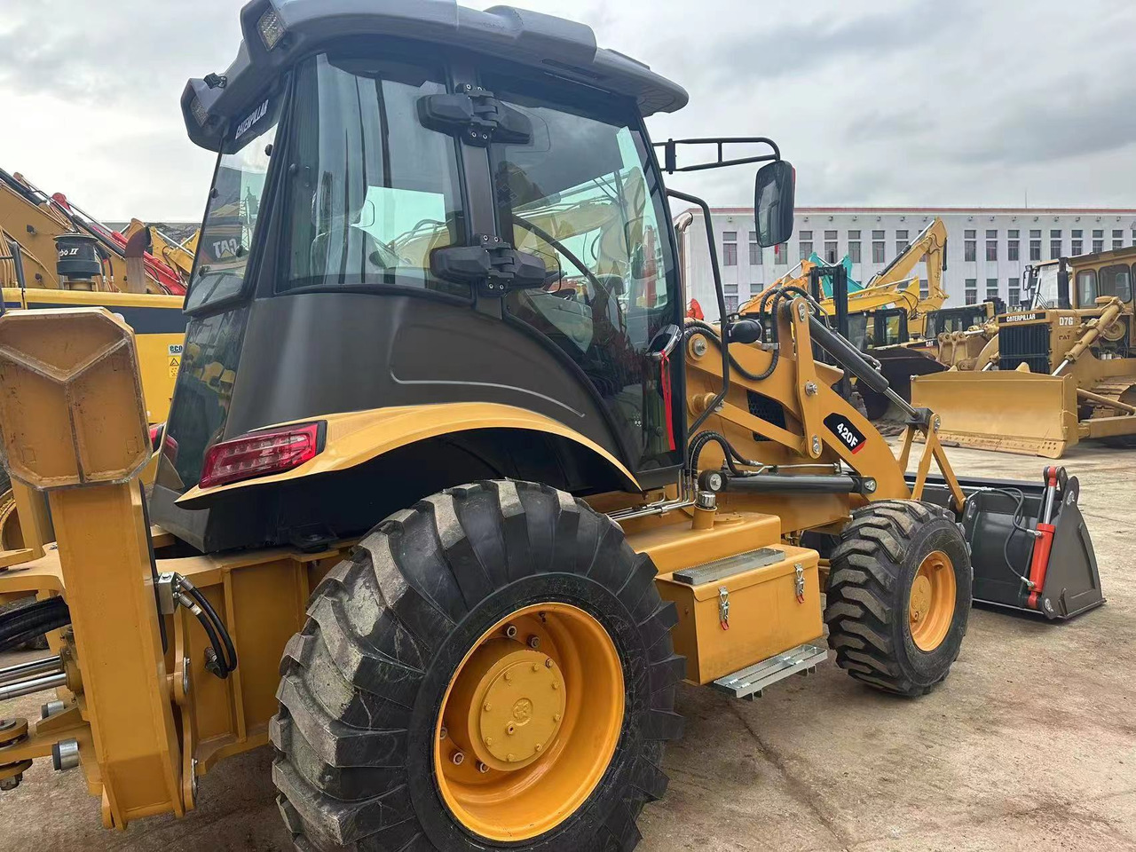 Used Backhoe High Quality CAT 420F - Rýpadlo-nakladač: obrázek 4 Used Backhoe High Quality CAT 420F - Rýpadlo-nakladač: obrázek 4
