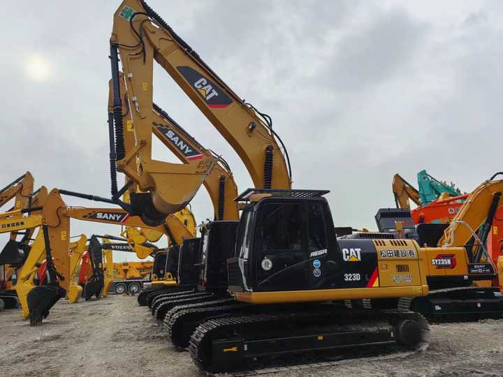 Used Digger CAT 323DL Construction Machinery Construction Digger Used CAT 323DL Cheap Excavator - Pásové rýpadlo: obrázek 3 Used Digger CAT 323DL Construction Machinery Construction Digger Used CAT 323DL Cheap Excavator - Pásové rýpadlo: obrázek 3