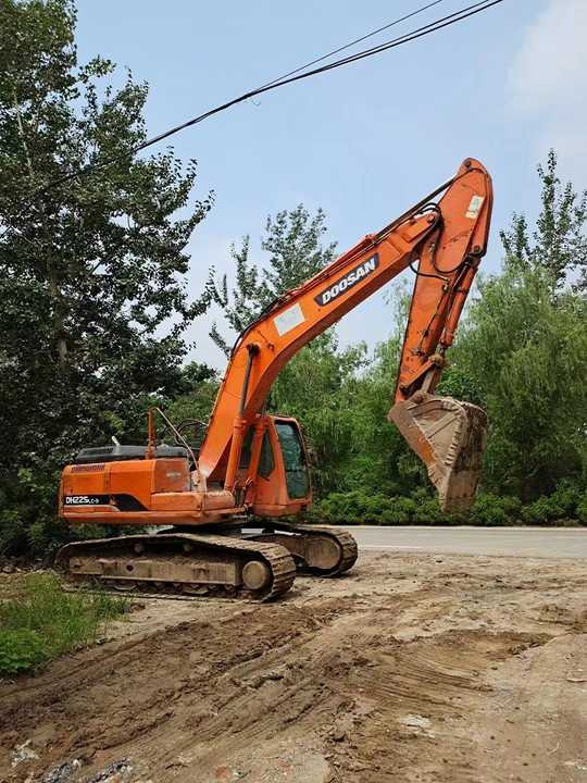 Used Digger DOOSAN DH225 Construction Machinery Construction Digger Used DOOSAN DH225 Cheap Excavator - Pásové rýpadlo: obrázek 4 Used Digger DOOSAN DH225 Construction Machinery Construction Digger Used DOOSAN DH225 Cheap Excavator - Pásové rýpadlo: obrázek 4
