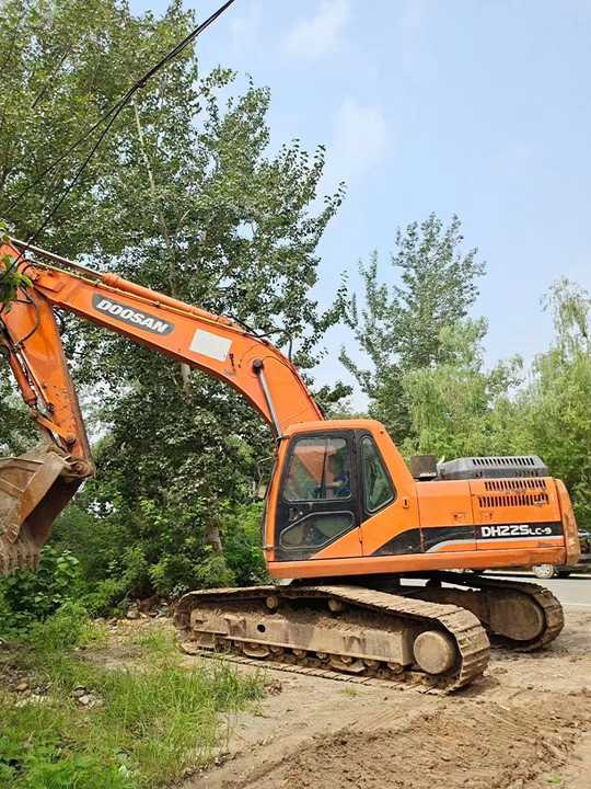 Used Digger DOOSAN DH225 Construction Machinery Construction Digger Used DOOSAN DH225 Cheap Excavator - Pásové rýpadlo: obrázek 5 Used Digger DOOSAN DH225 Construction Machinery Construction Digger Used DOOSAN DH225 Cheap Excavator - Pásové rýpadlo: obrázek 5