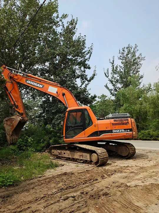 Used Digger DOOSAN DH225 Construction Machinery Construction Digger Used DOOSAN DH225 Cheap Excavator - Pásové rýpadlo: obrázek 3 Used Digger DOOSAN DH225 Construction Machinery Construction Digger Used DOOSAN DH225 Cheap Excavator - Pásové rýpadlo: obrázek 3