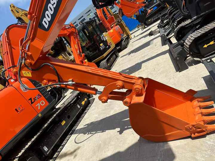 Used Digger DOOSAN DX55 Construction Machinery Construction Digger Used DOOSAN DX55 Cheap Excavator - Pásové rýpadlo: obrázek 4 Used Digger DOOSAN DX55 Construction Machinery Construction Digger Used DOOSAN DX55 Cheap Excavator - Pásové rýpadlo: obrázek 4