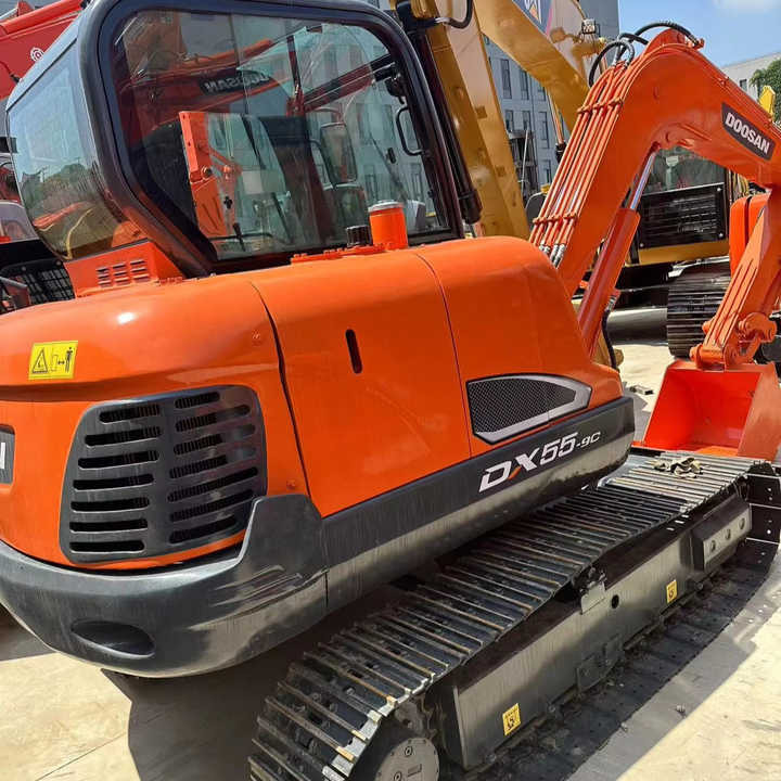 Used Digger DOOSAN DX55 Construction Machinery Construction Digger Used DOOSAN DX55 Cheap Excavator - Pásové rýpadlo: obrázek 1 Used Digger DOOSAN DX55 Construction Machinery Construction Digger Used DOOSAN DX55 Cheap Excavator - Pásové rýpadlo: obrázek 1