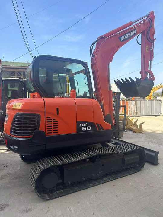 Used Digger DOOSAN DX60 Construction Machinery Construction Digger Used DOOSAN DX60 Cheap Excavator - Pásové rýpadlo: obrázek 4 Used Digger DOOSAN DX60 Construction Machinery Construction Digger Used DOOSAN DX60 Cheap Excavator - Pásové rýpadlo: obrázek 4